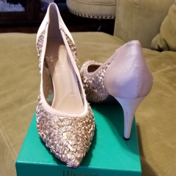 Shoe/Pump - Picture 4 of 4